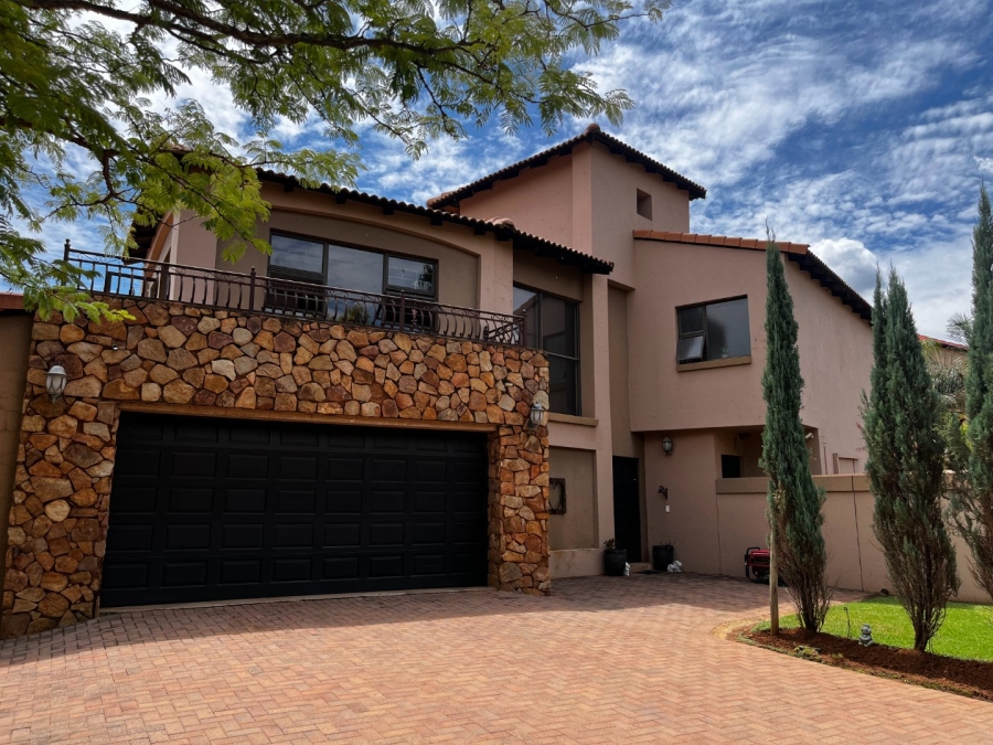 To Let 4 Bedroom Property for Rent in Melodie North West